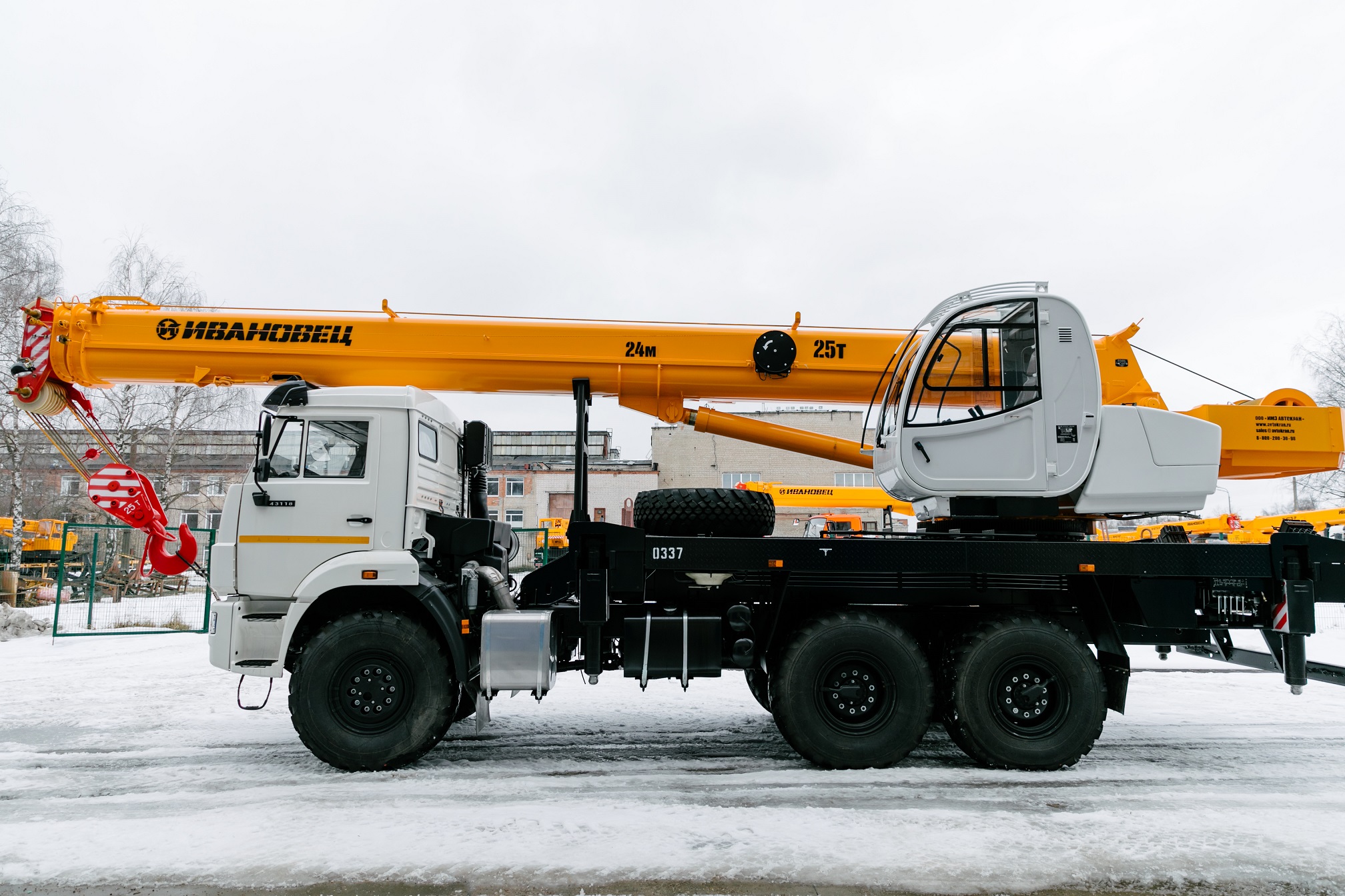 Автокраны Ивановец КС-45717К-3М-24 купить по выгодной цене с доставкой по  Москве