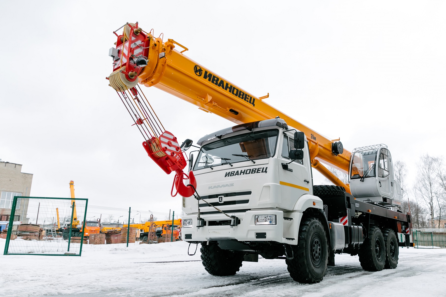 Автокраны Ивановец КС-45717К-3М-24 купить по выгодной цене с доставкой по  Москве