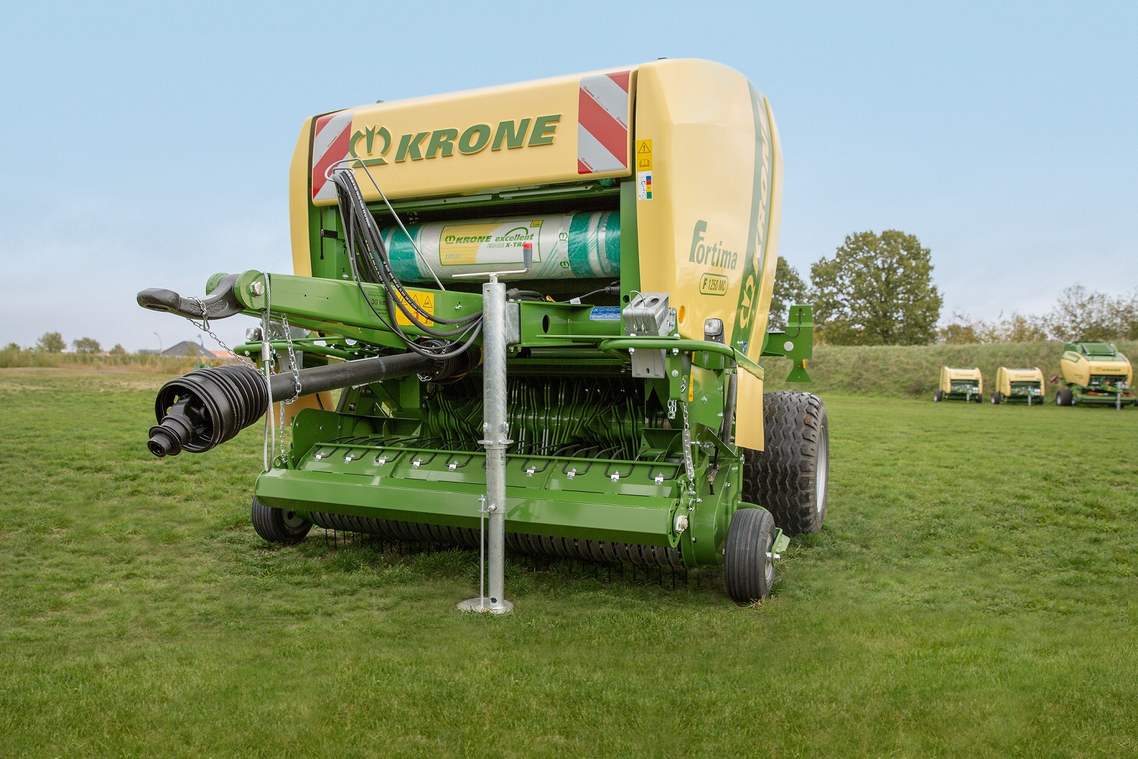 Новые пресс подборщики рулонные. Пресс-подборщик Krone Fortima f1250 MC. Krone Fortima f 1250. Пресс подборщик рулонный Кроне 1250. Пресс-подборщик Pelikan 1200.